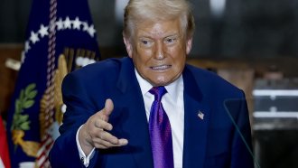 "Не сме длъжни да подкрепяме НАТО". Сблъсък между Тръмп и Мерц