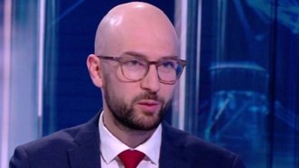 Финансовият министър: Цените на колонките ще се увеличат между 20% и 25% при продължително високи цени на петрола