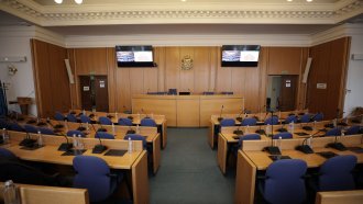 Областен управител от ГЕРБ неправомерно спрял вето на Васил Терзиев за общинските фирми