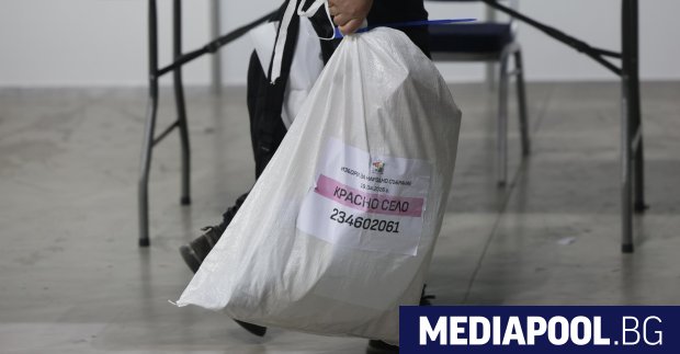 Почти държавната компания Информационно обслужване успя да осигури излъчване и