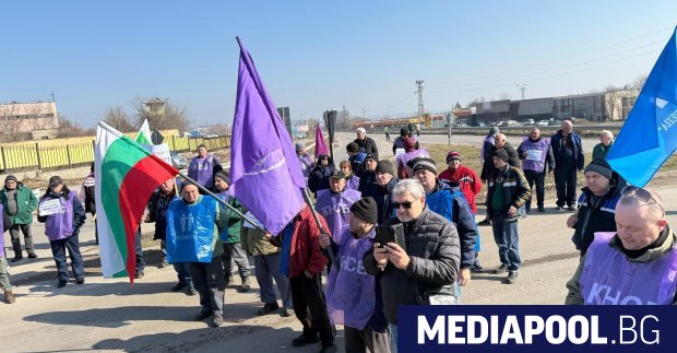 Работниците в държавния военен завод Терем в Търговище ще се