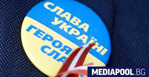 Една малка значка с цветовете на украинското знаме – жълто