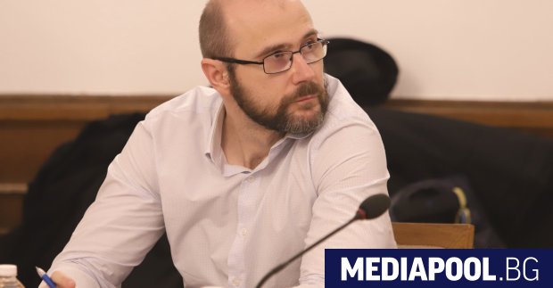 Правосъдният министър Андрей Янкулов обяви че предлага служебното правителство да