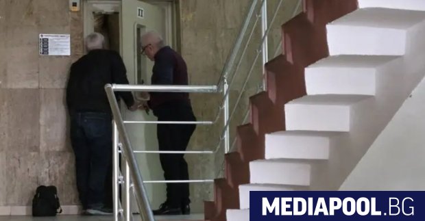 Председателят и секретарят на районната избирателна комисия РИК – Благоевград