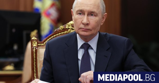Рейтингът на руския президент Владимир Путин продължава да спада в