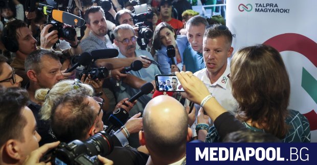 В България политически реакция за съкрушителната победа на Петер Мадяр
