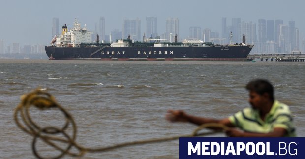 Американският флот е открил огън по ирански товарен кораб който