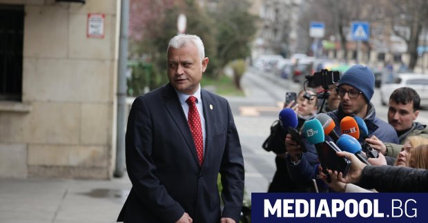 Служебният министър на вътрешните работи Емил Дечев ще обяви политическите