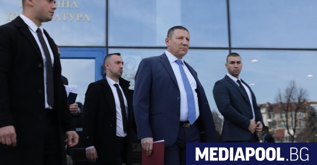 Охранител на главния прокурор Борислав Сарафове блъснал възрастен мъж на