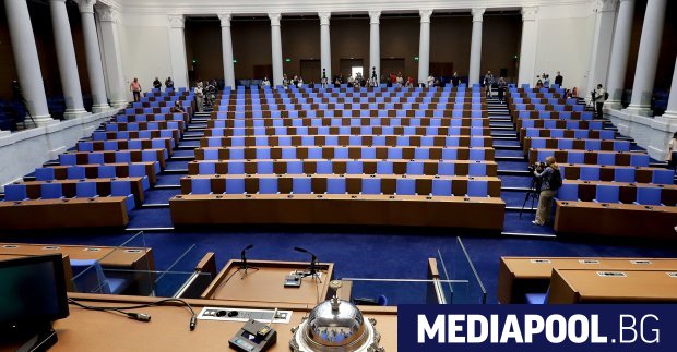Прогресивна България води убедително ПП ДБ изпреварва ГЕРБ а БСП не