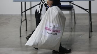 Над 310 000 българи са гледали видео броенето на бюлетините, едва 0.17% от СИК са без запис