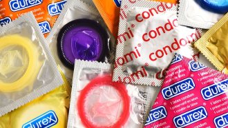 Най-големият производител на презервативи ще повиши цените до 30% заради Иран