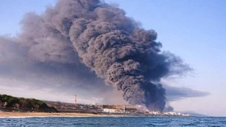 Димът от горящата руска рафинерия в Туапсе се разпростря на 300 км