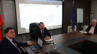 Без пътни ремонти по празниците, карта показва къде се наливат 1.4 млрд. евро