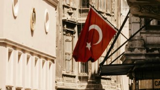 Изборният ден в Турция започва спокойно, но с очаквания за опашки