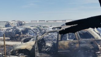 Голям пожар в автоморга в Пловдив унищожи десетки автомобили