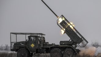 Украйна и Русия се обвиняват за нарушаване на Великденското примирие