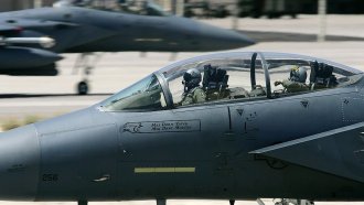 Американски изтребител е свален в Иран, спасен е член на екипажа