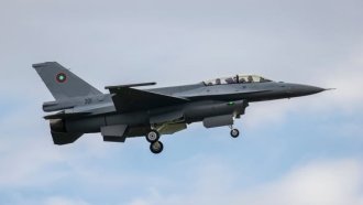 F-16 и МиГ 29 ще прелетят над София за Гергьовден, но парад няма да има