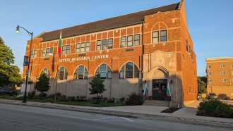 Образователният министър върна финансирането на "Малко българско училище в Чикаго"