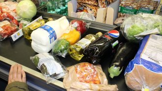 Гръцки компании са глобени за продажба на храни на твърде високи цени