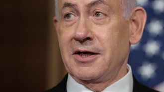 Делото срещу премиера Нетаняху по обвинения в корупция ще бъде възобновено в неделя