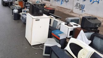 Държавата предлага драстичен спад на екотаксите за електроуреди и фотоволтаици