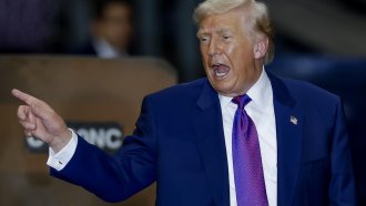 Тръмп заплаши Иран с удари по електроцентрали и мостове във вторник (обновена)