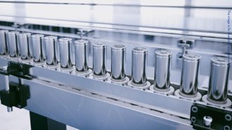 Обиски в Румъния и България заради измами с проекти за батерии и метални модули