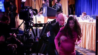 Тръмп е невредим след стрелба на среща с кореспонденти, има ранен и е заловен заподозрян