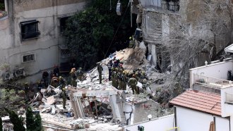 Най-малко четирима души загинаха в израелския град Хайфа при ирански ракетен удар