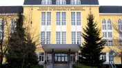 "Ще ни е яко": Студентка обвини преподавател в сексуален тормоз. Той отрече и заподозря лична атака на рождения си ден