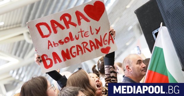 Предишна Следваща Победителката в Евровизия 2026 DARA се завърна триумфално