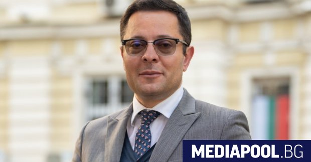 Вицепремиер и министър на икономиката инвестициите и индустрията е Александър