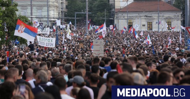 Повече от 180 000 души са присъствали на масовите антиправителствени