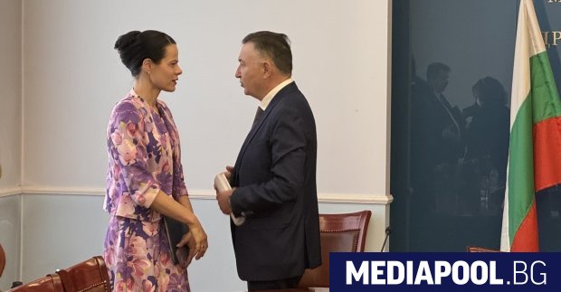 Завършващите по държавна поръчка медицински кадри да бъдат задължени в