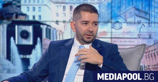 Заместник председателят на Прогресивна България Слави Василев обяви Румен Радев за