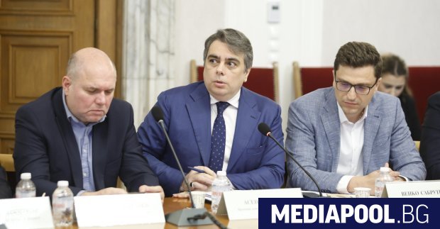 Управляващите се съгласиха да отложат тегленето на новия дълг от