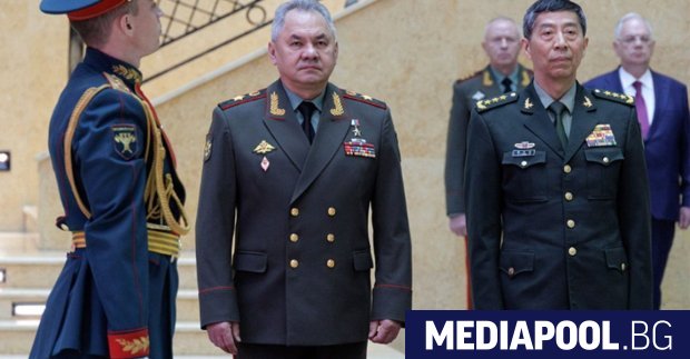 Изненадващо на фона на продължаващата чистка в армията в четвъртък