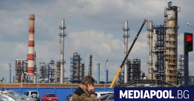 Обемът на преработка на петрол в руските рафинерии през май