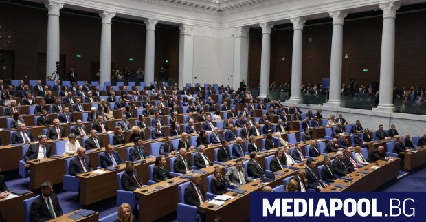 Управляващите предлагат скандални промени в правилника на парламента За това