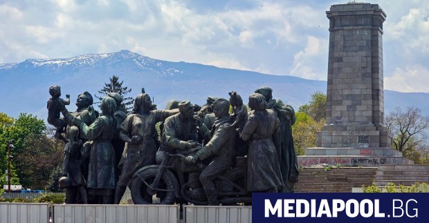 Столичната община ще поиска от държавата собствеността върху свалените фигури