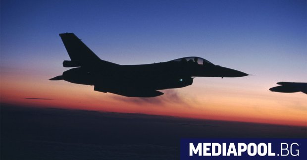 Румънски пилот на изтребител F 16 участващ в мисия на НАТО