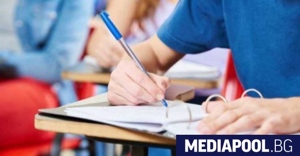 Повече от 53 000 дванайсетокласници отиват на държавен зрелостен изпит