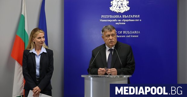 Над 53 500 зрелостници ще се явят на матурата по
