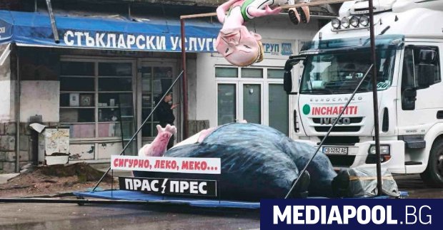 Предишна Следваща Около 70 картини и над 1000 участници събра