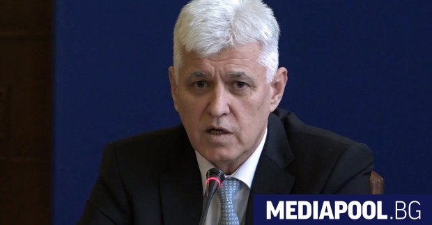 Димитър Стоянов беше служебен министър на отбраната в две служебни
