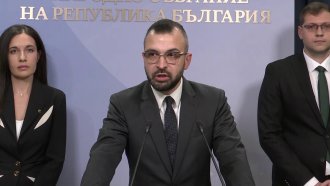 Критиките на опозицията не стихват. Хората на Радев не мислят, че заглушават другите в парламента