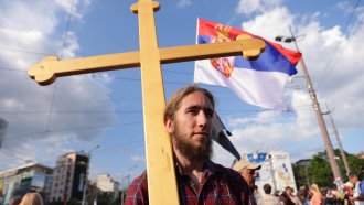 Вучич спря влаковете в Сърбия, но не успя да спре протестите (обновена)
