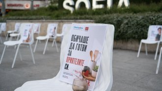 40 празни стола напомниха за жертвите на СПИН в България